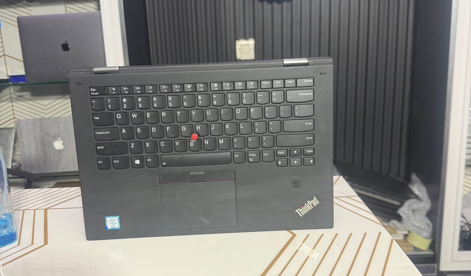 Lenevo thinkpad x1 carbone core i5 7th gene stylet  ram8Go disk ssd256gigas clavier rétro éclairé 14inch  