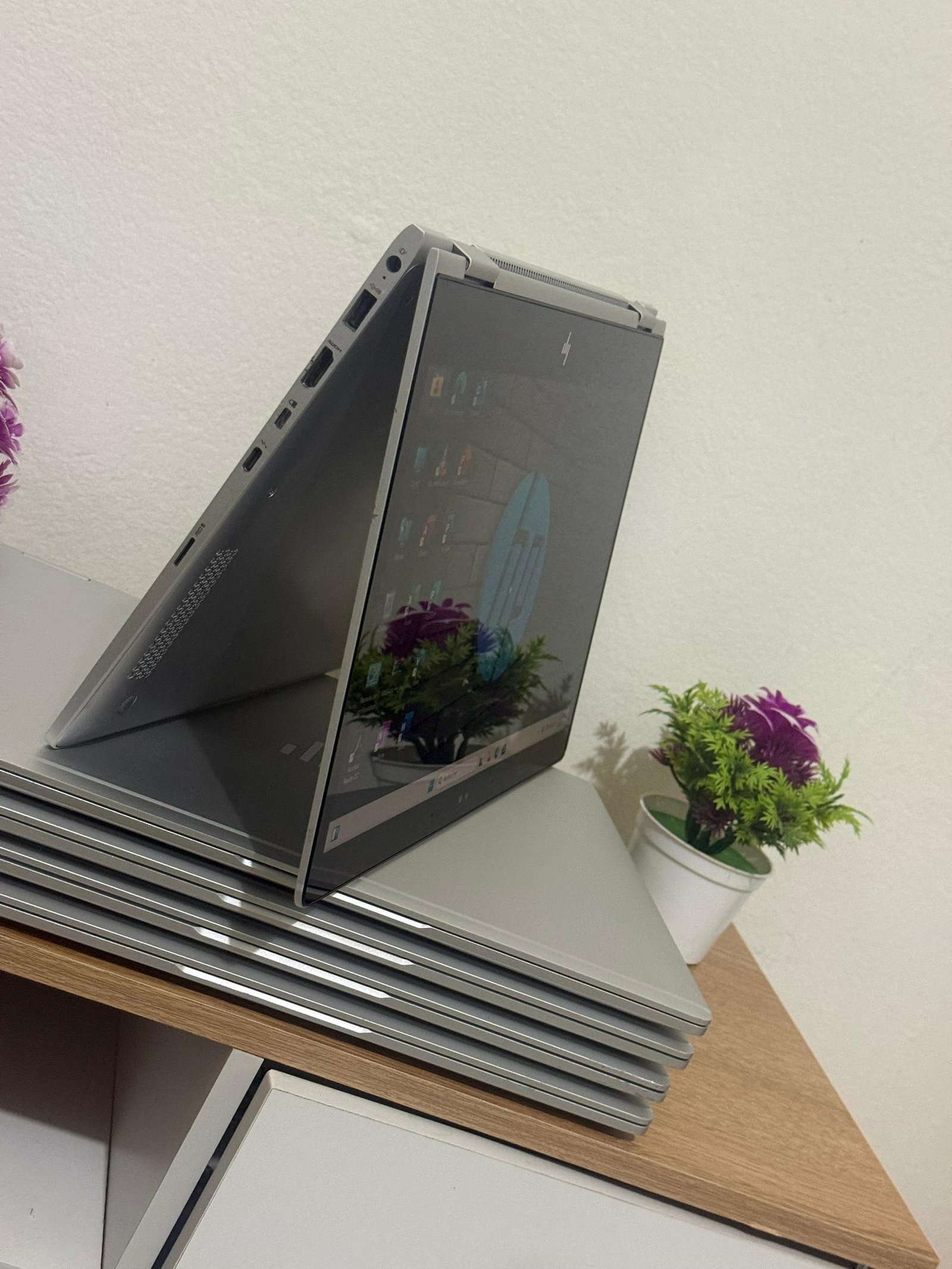 Hp elitebook 1030G2 core i5 7th generatio 14inch ram8Go disk ssd 256giga ecran tactile pliable 