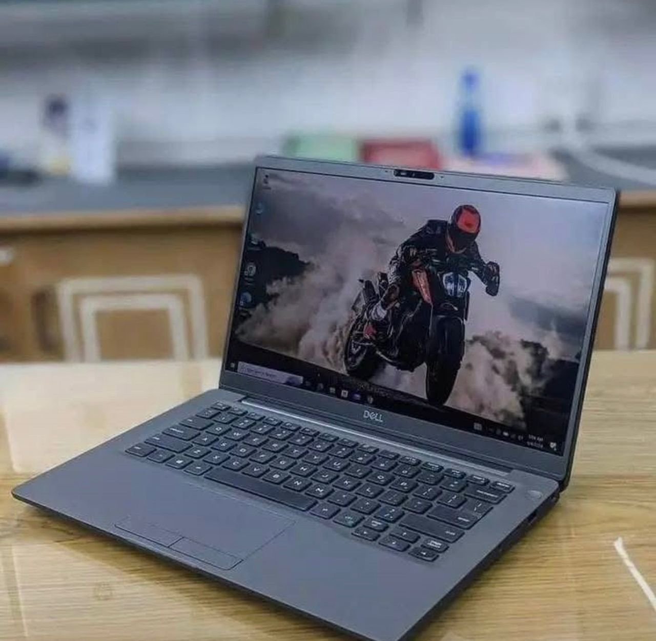 Dell latitude7400 core i7 8th generation ram8Go disk ssd 256gigas 14inch