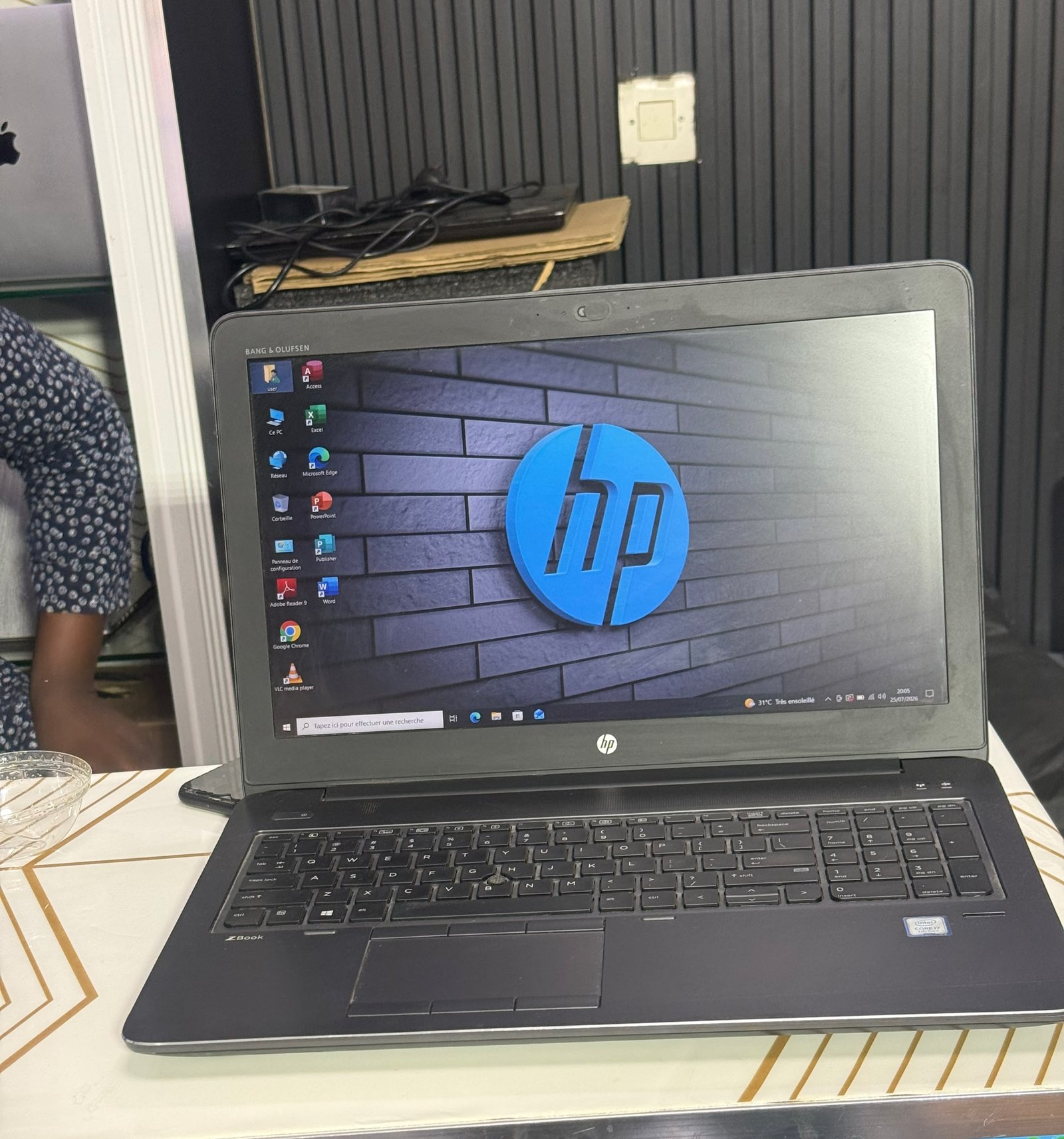 Hp zbook 15 G4 core i7 7th generation ram16 disk ssd 512gigas graphics 4Go 15inch